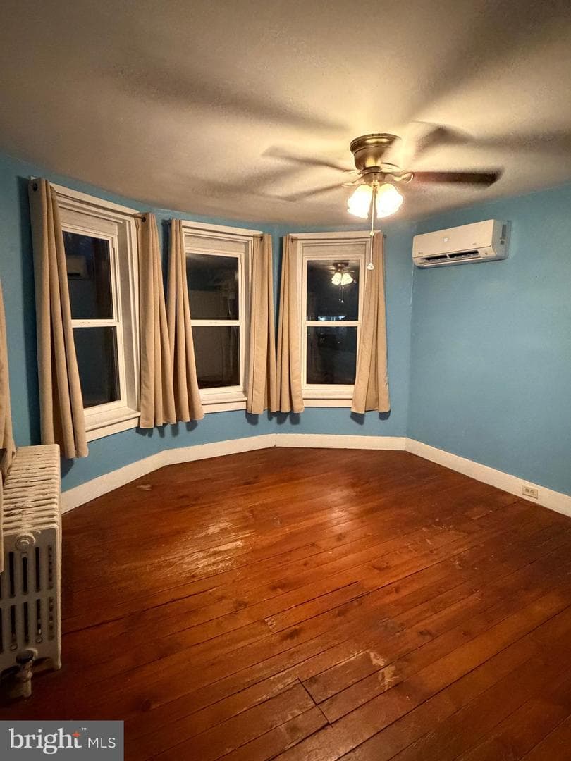 2 E Grand Avenue photo 32