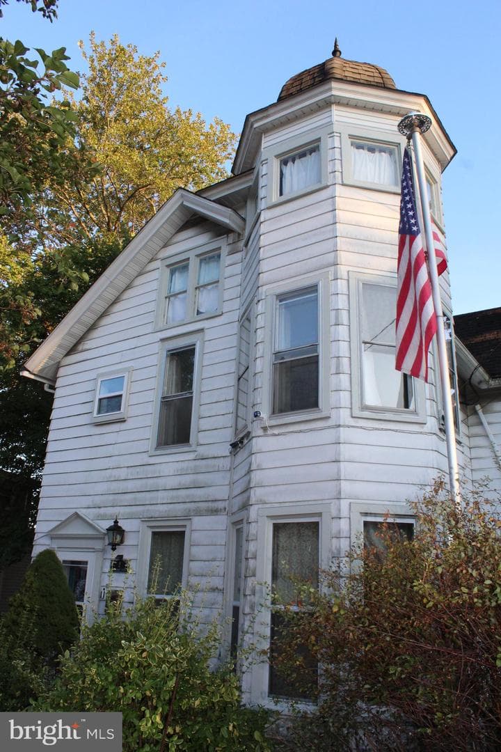 2 E Grand Avenue photo 4