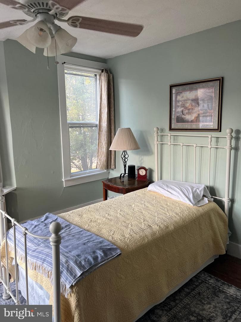 2 E Grand Avenue photo 44