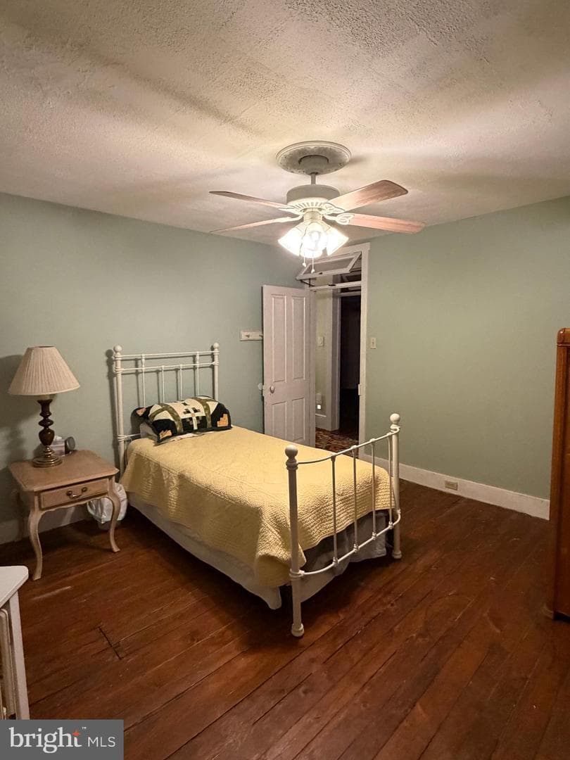 2 E Grand Avenue photo 46
