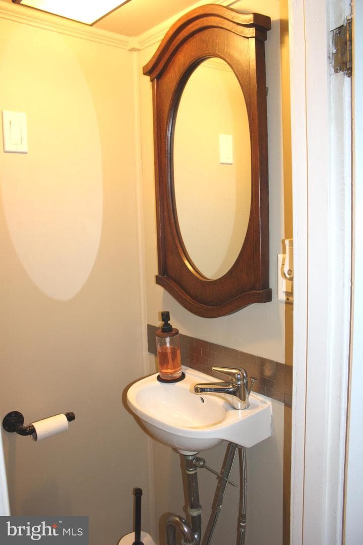 2 E Grand Avenue photo 47