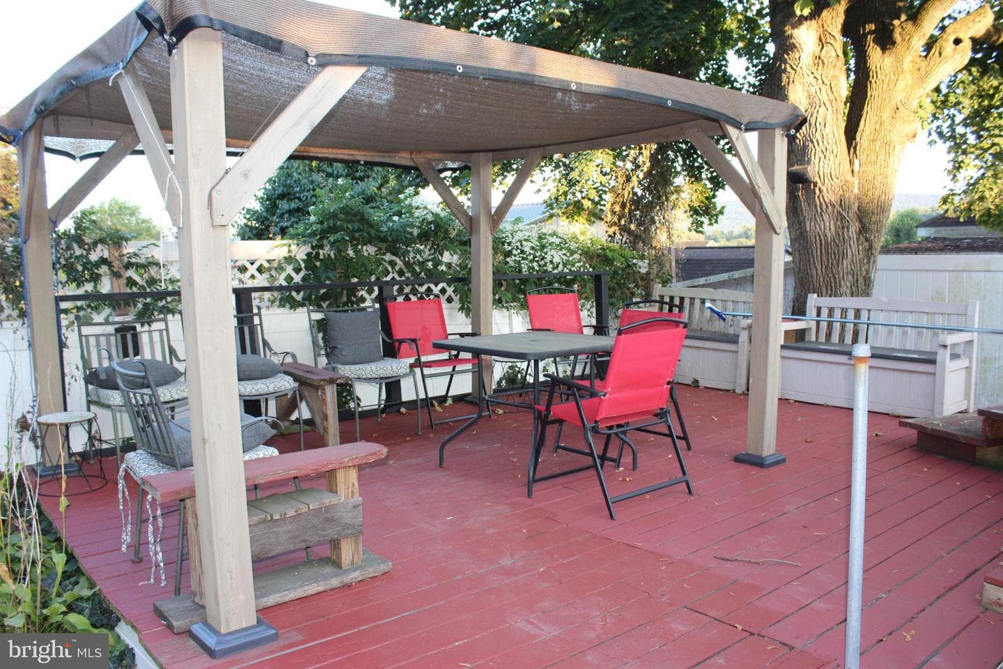 2 E Grand Avenue photo 52
