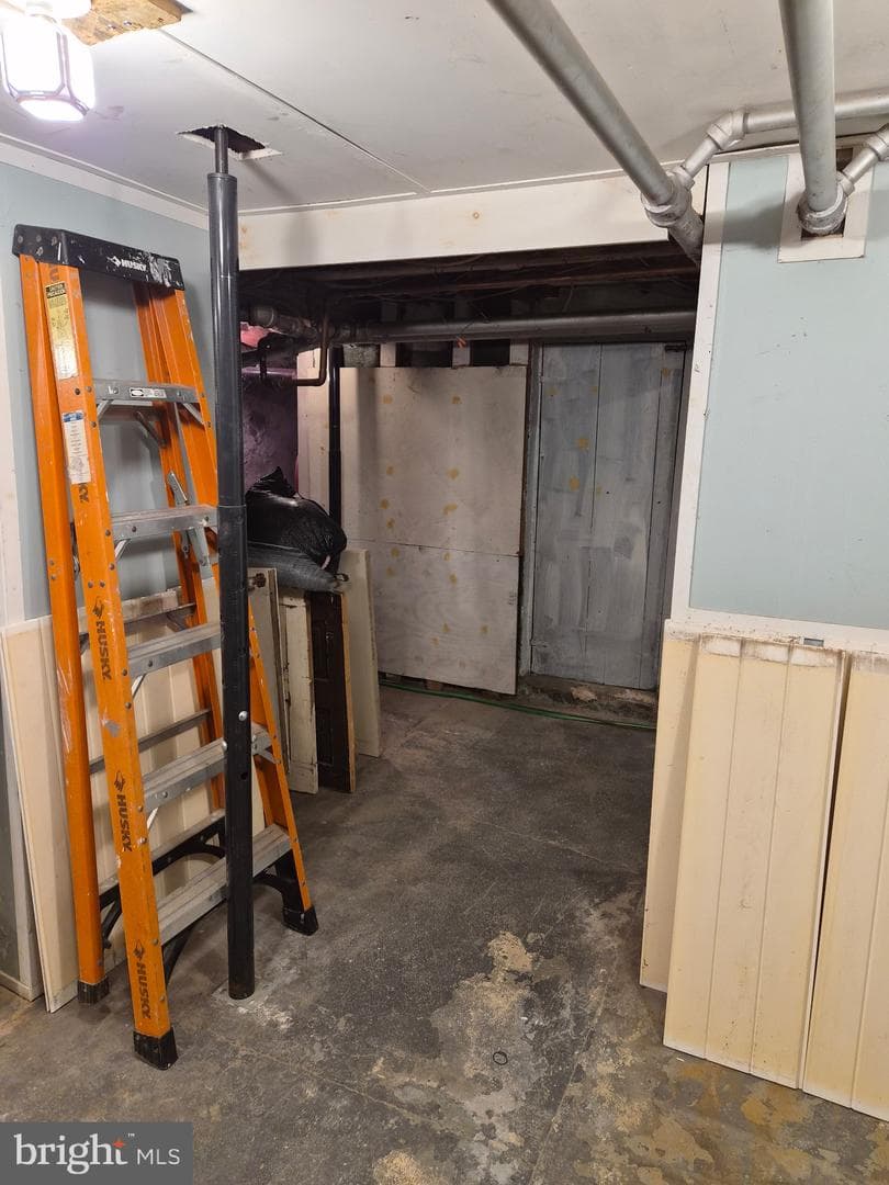2 E Grand Avenue photo 67