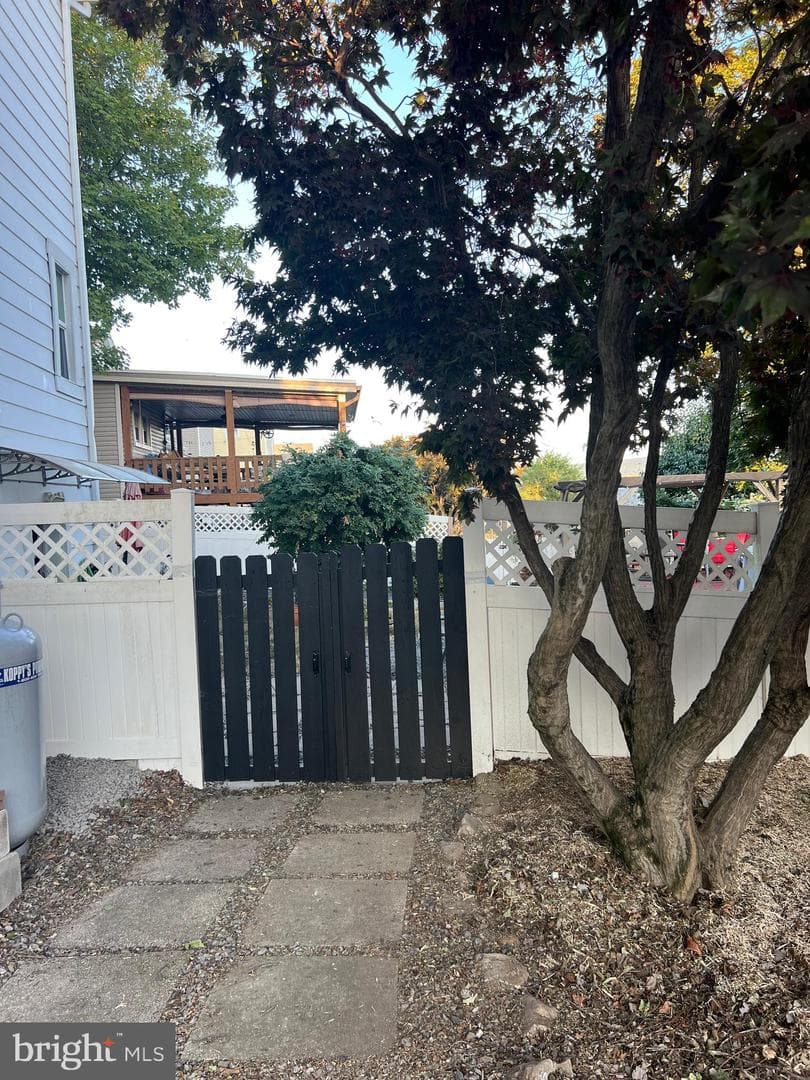 2 E Grand Avenue photo 7