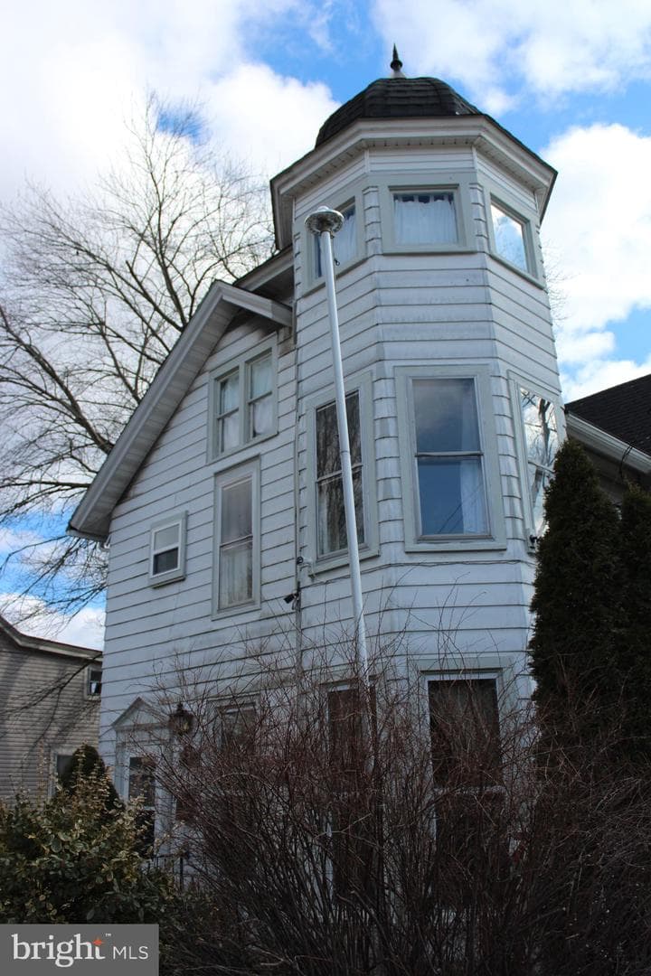 2 E Grand Avenue photo 71