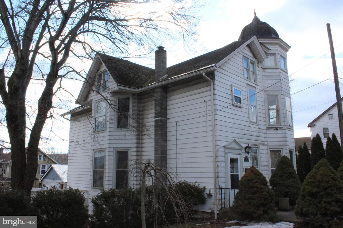 2 E Grand Avenue photo 72