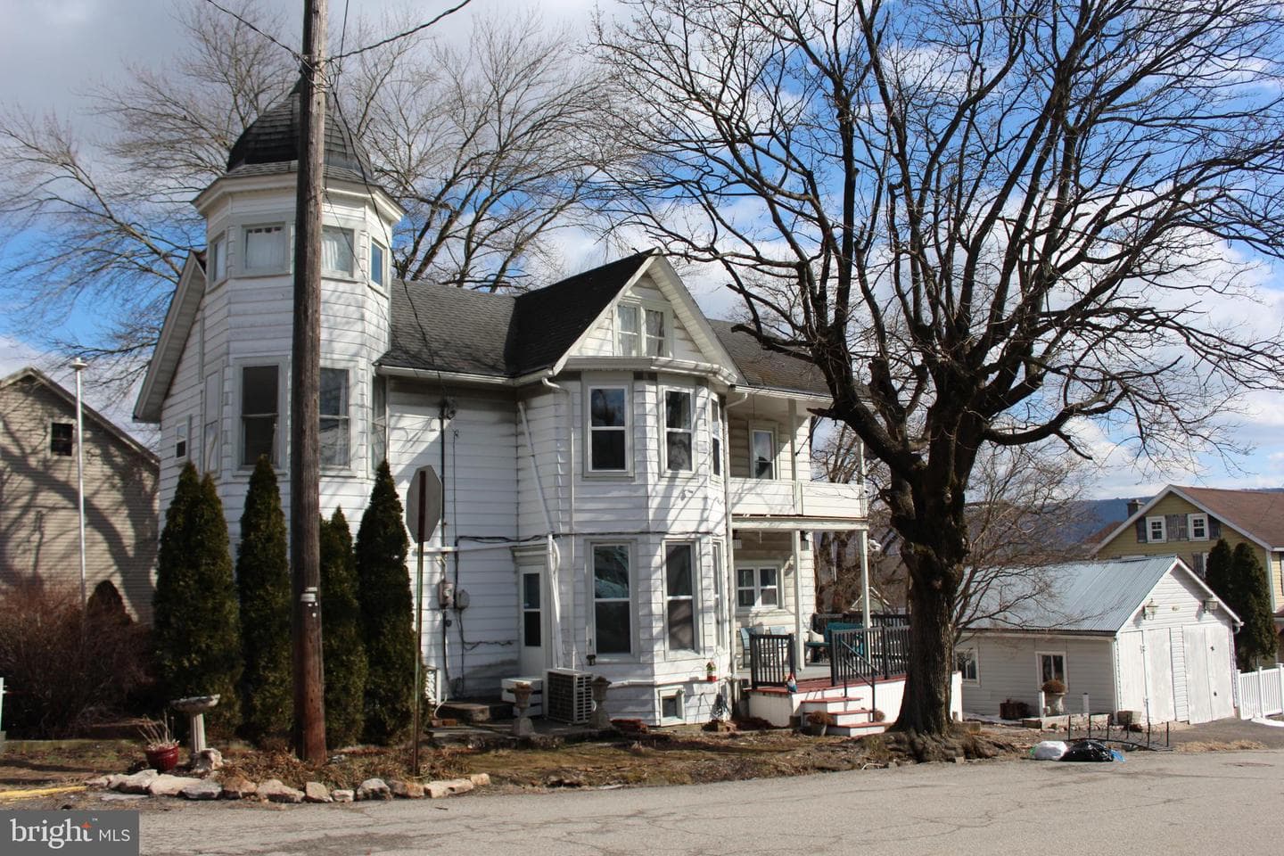 2 E Grand Avenue photo 79