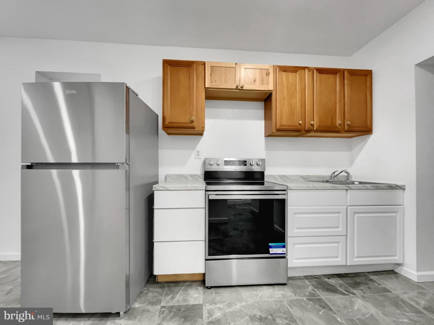 1560 Bunting Street photo 3