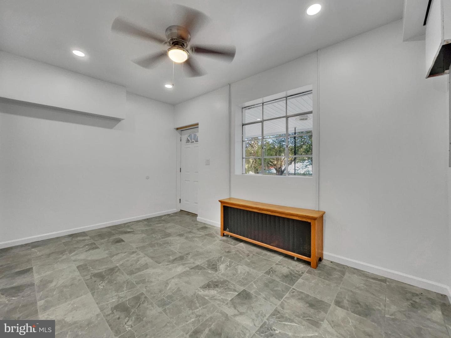 1560 Bunting Street photo 4