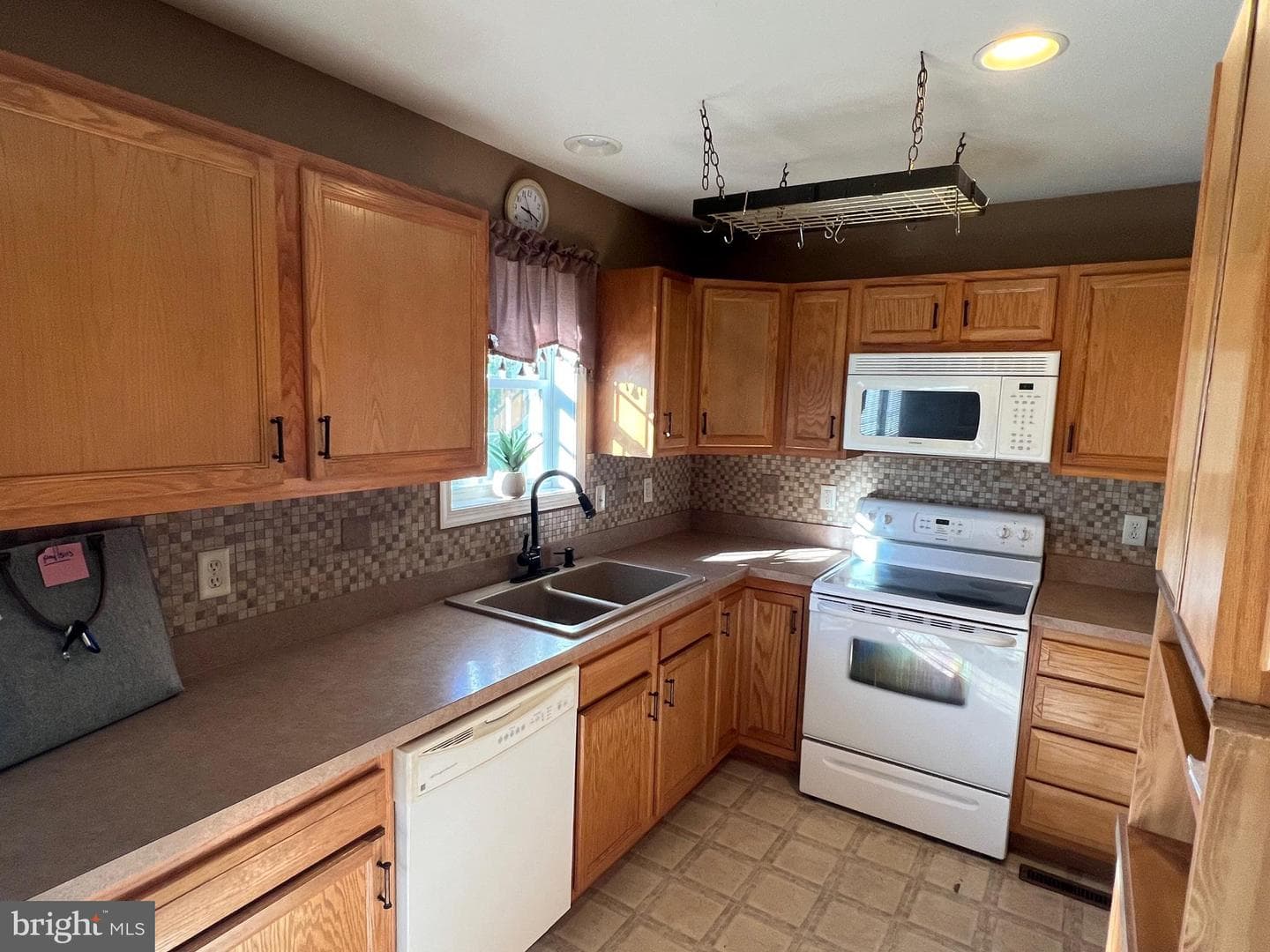 1371 Teepee Drive photo 5