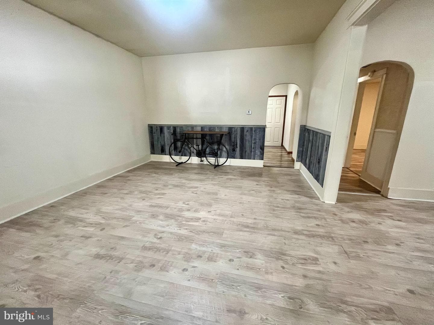 1528 E Grand Avenue photo 10