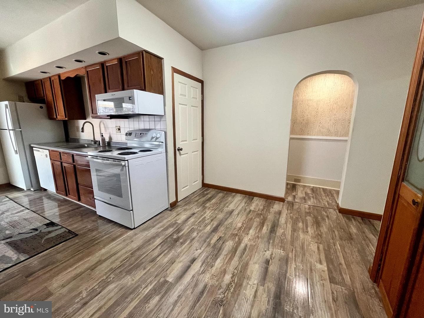1528 E Grand Avenue photo 16