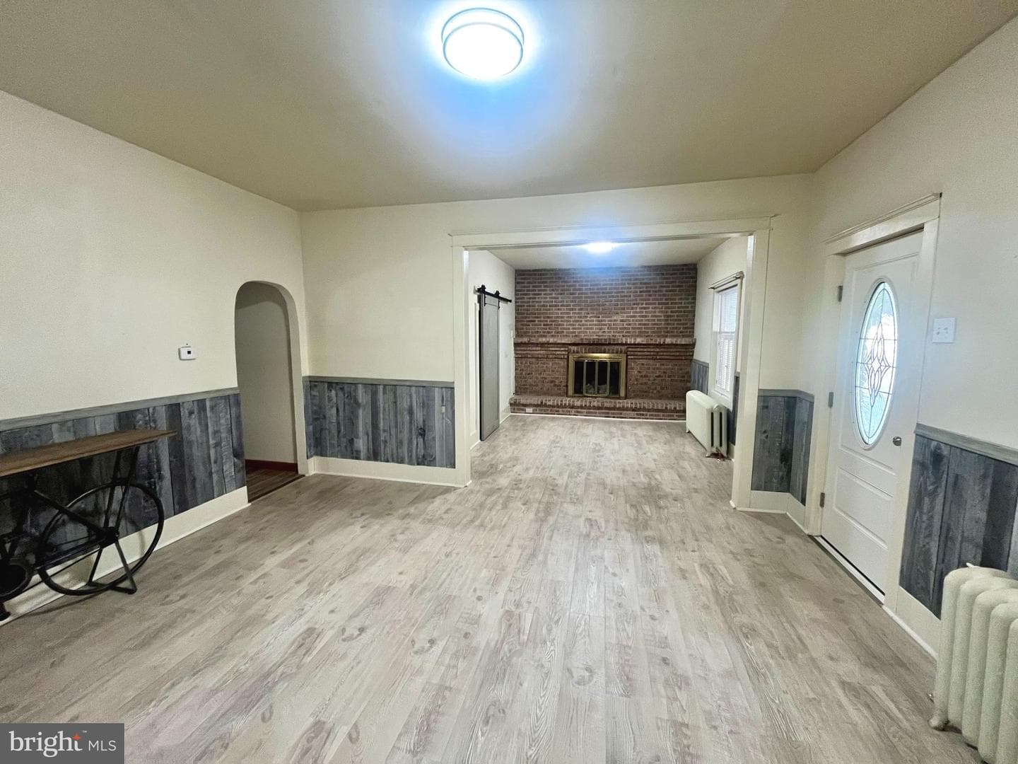 1528 E Grand Avenue photo 4