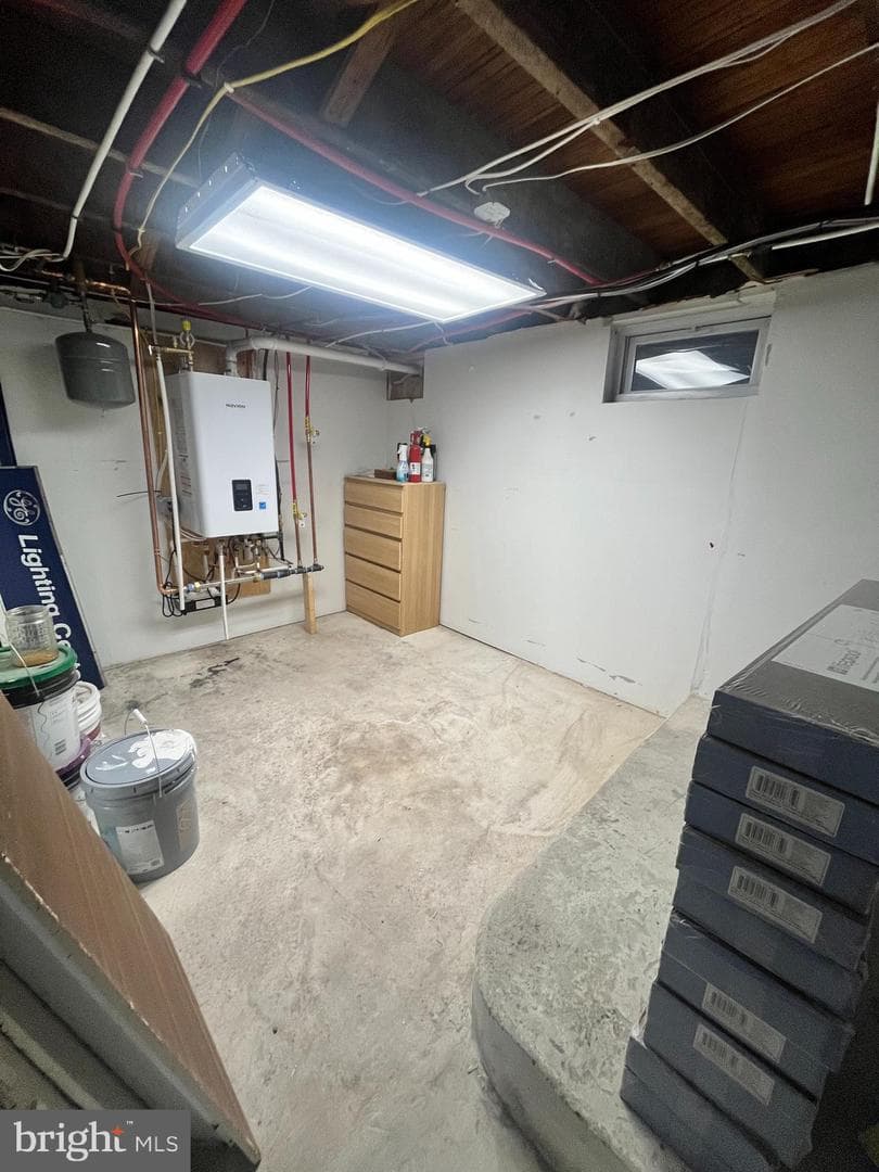 1528 E Grand Avenue photo 41