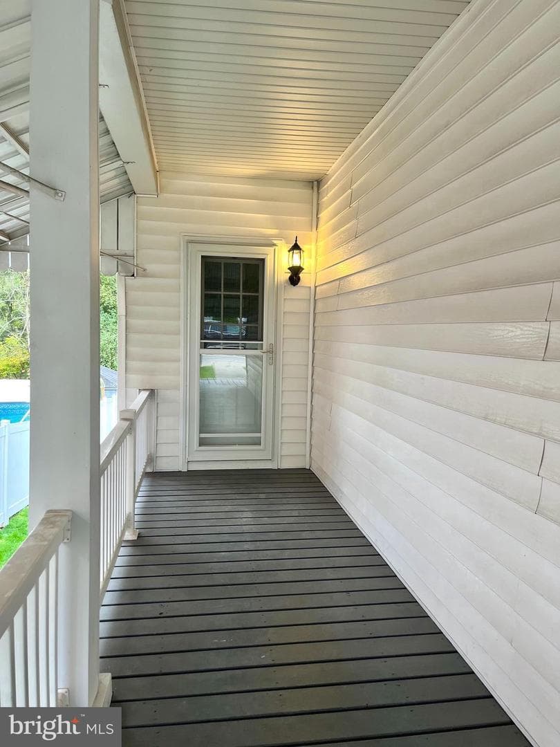 1528 E Grand Avenue photo 42