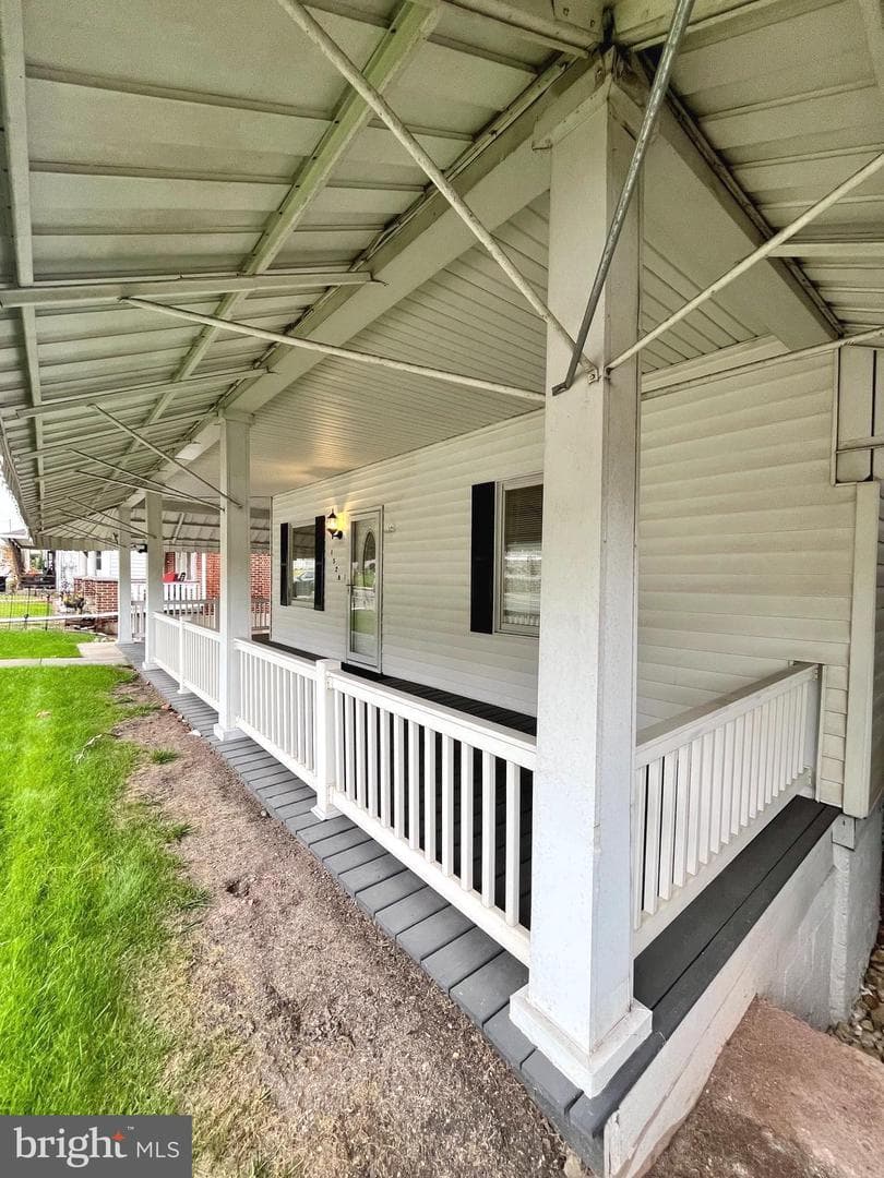 1528 E Grand Avenue photo 43