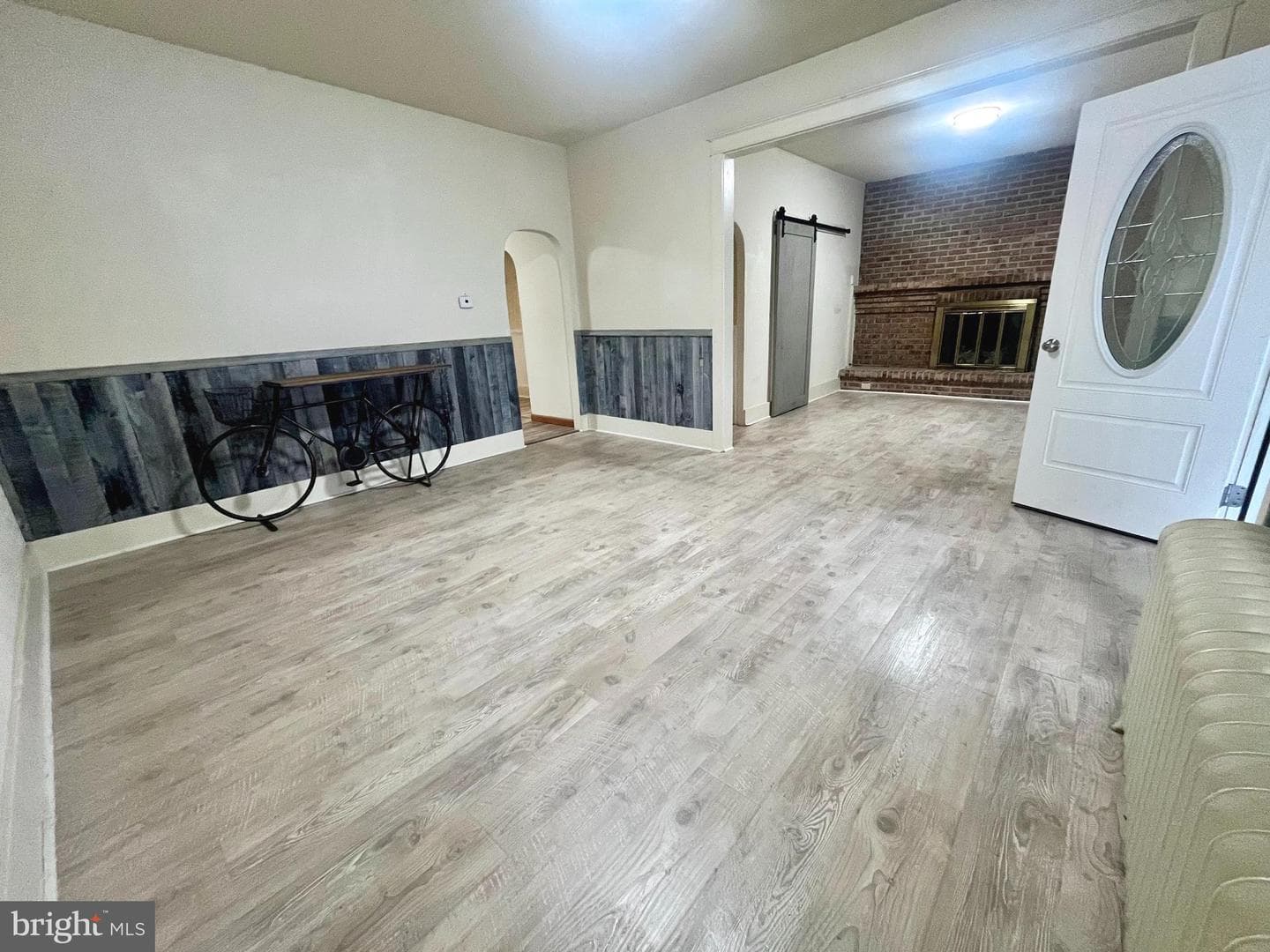 1528 E Grand Avenue photo 5