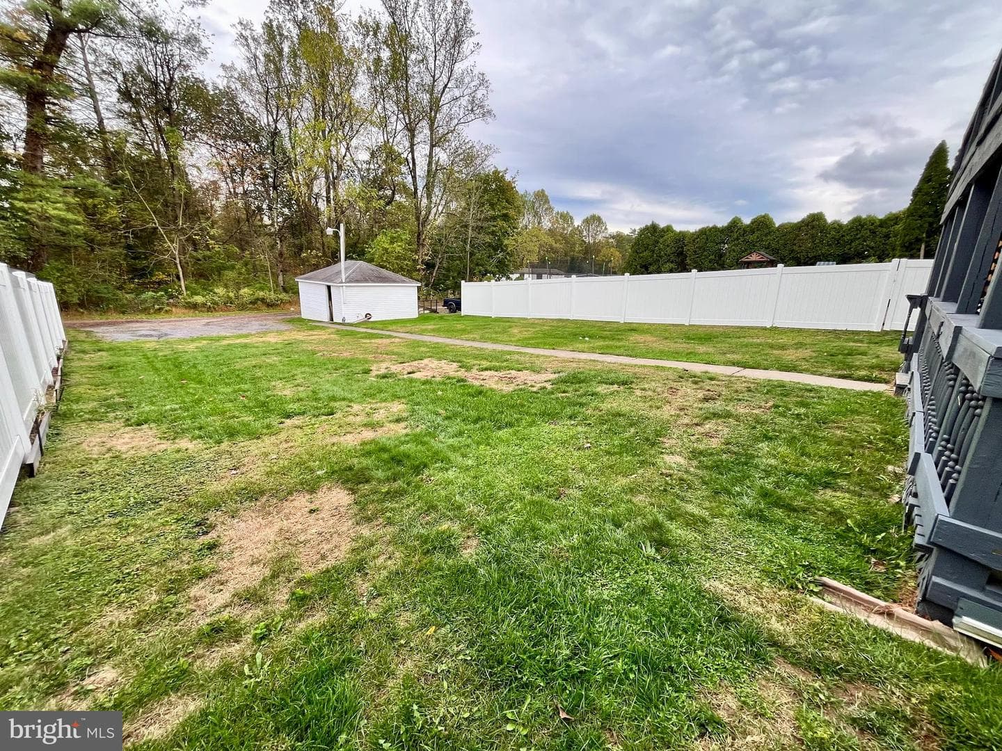 1528 E Grand Avenue photo 52