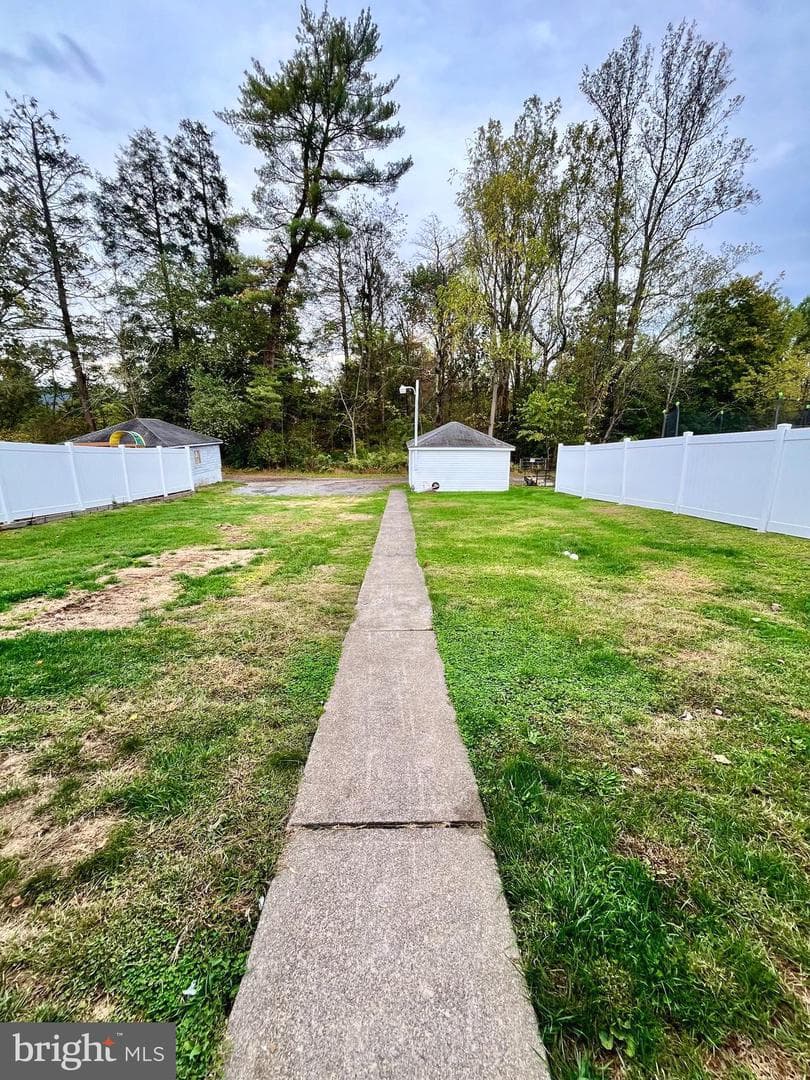 1528 E Grand Avenue photo 54