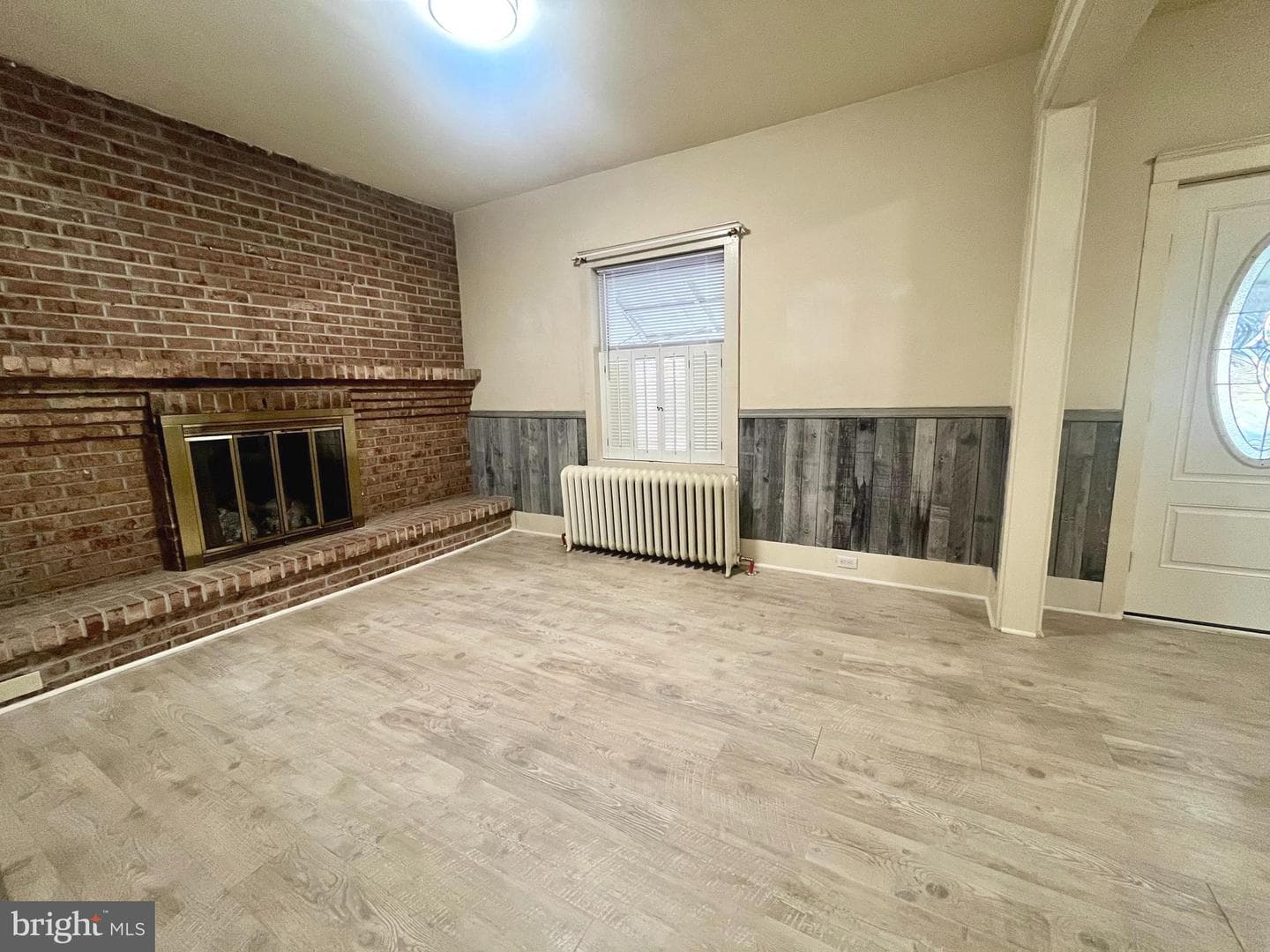 1528 E Grand Avenue photo 7