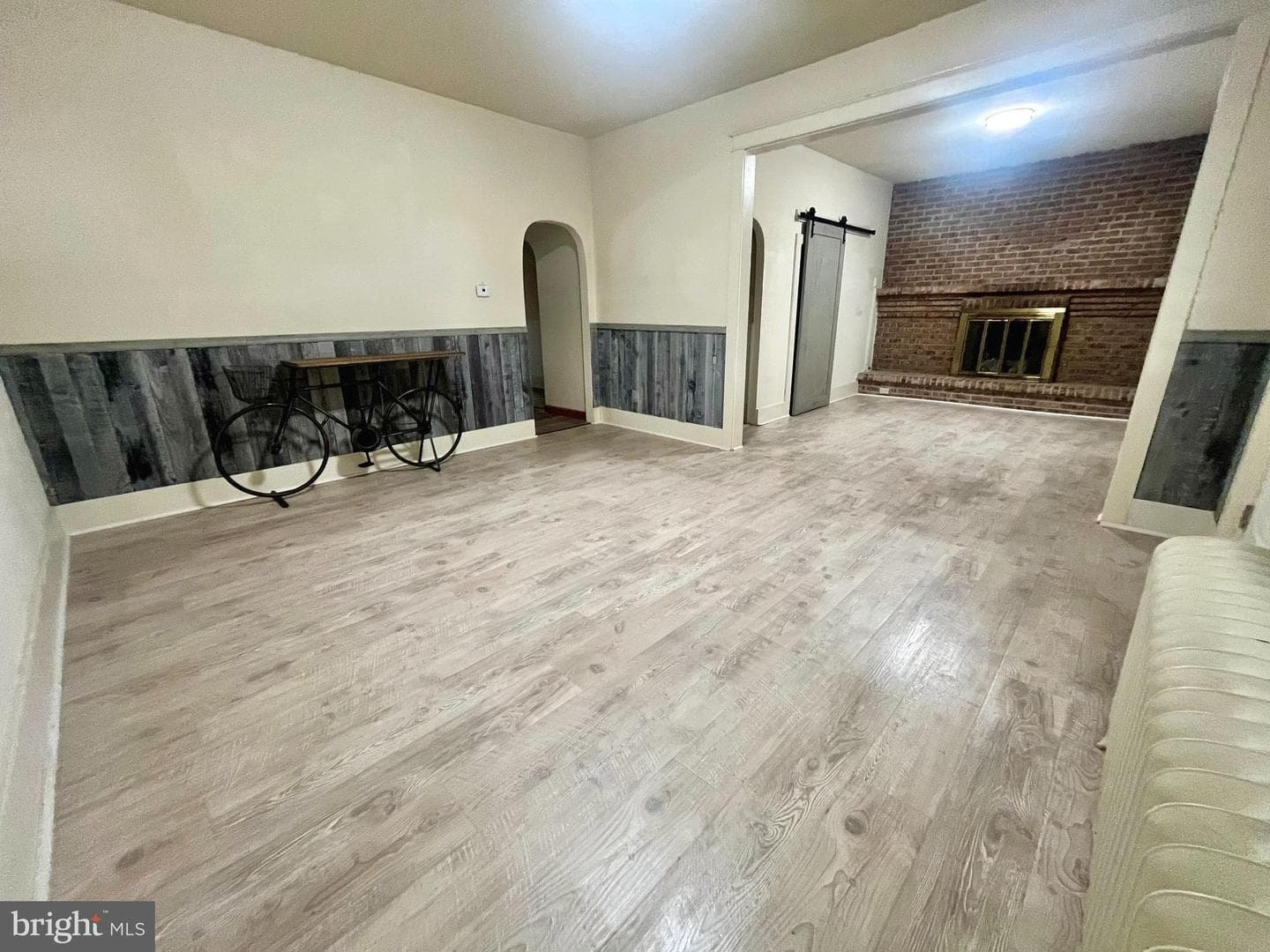 1528 E Grand Avenue photo 9