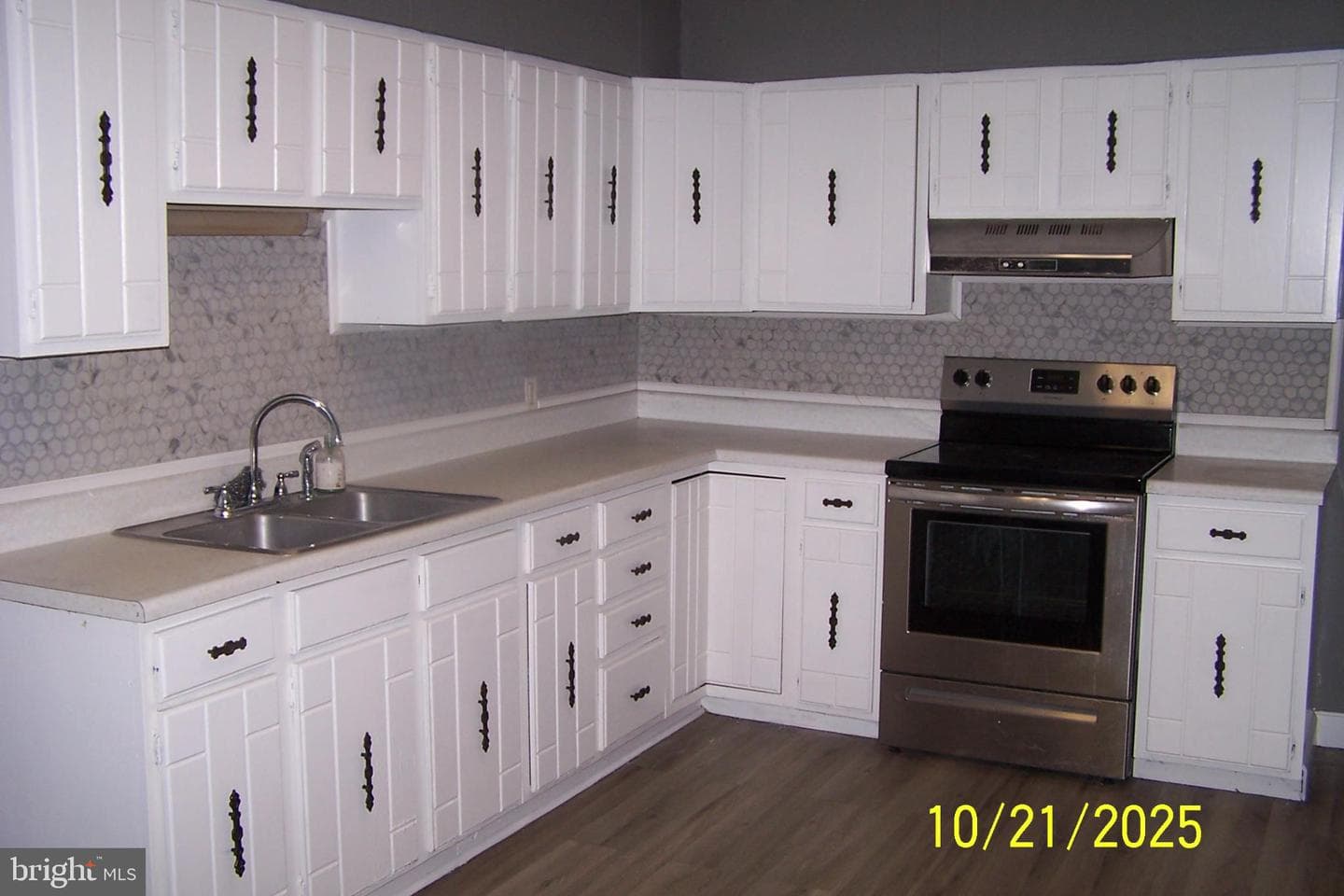 143 N Pine Street photo 5