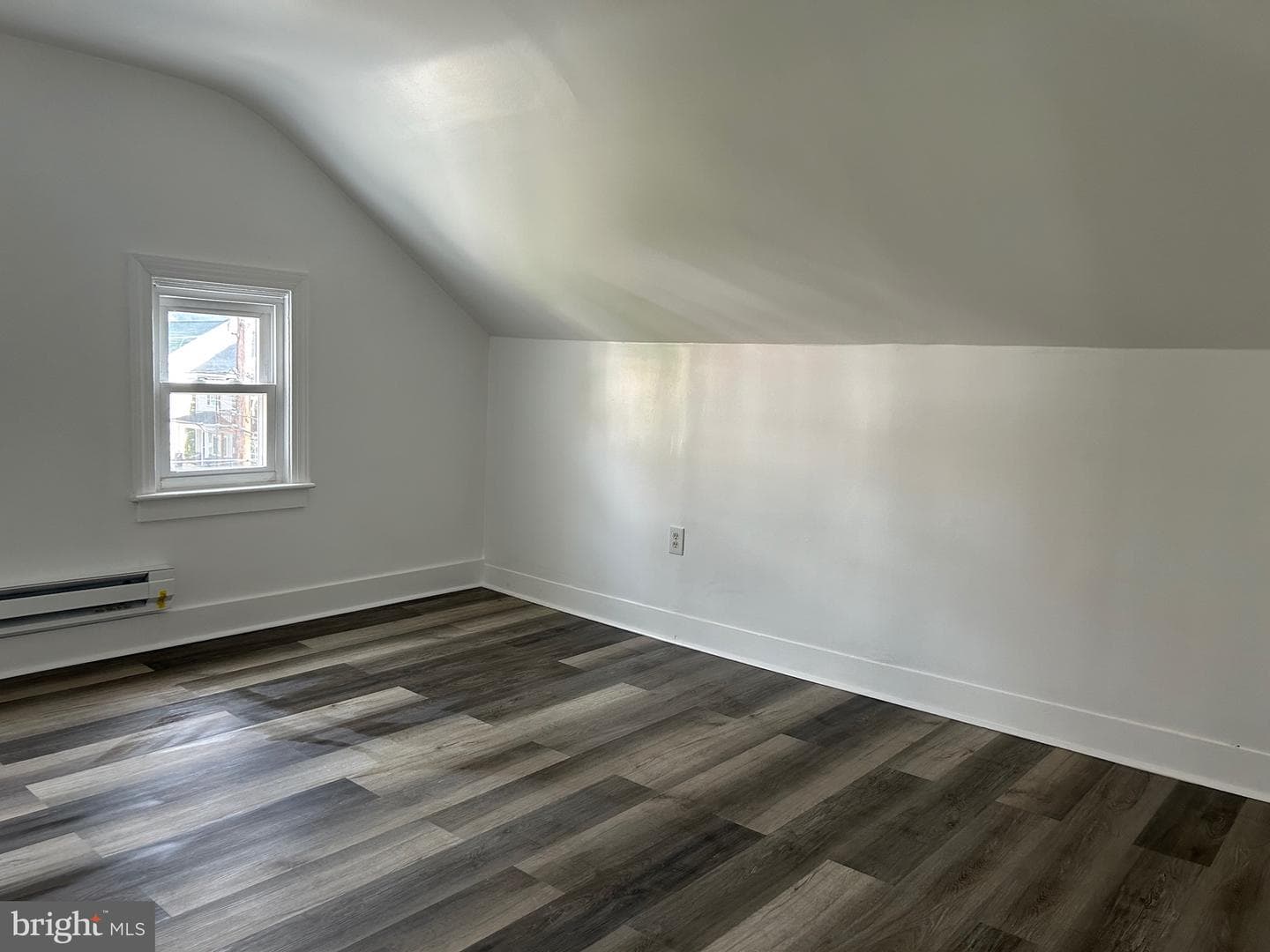 839 E Grand Avenue photo 18