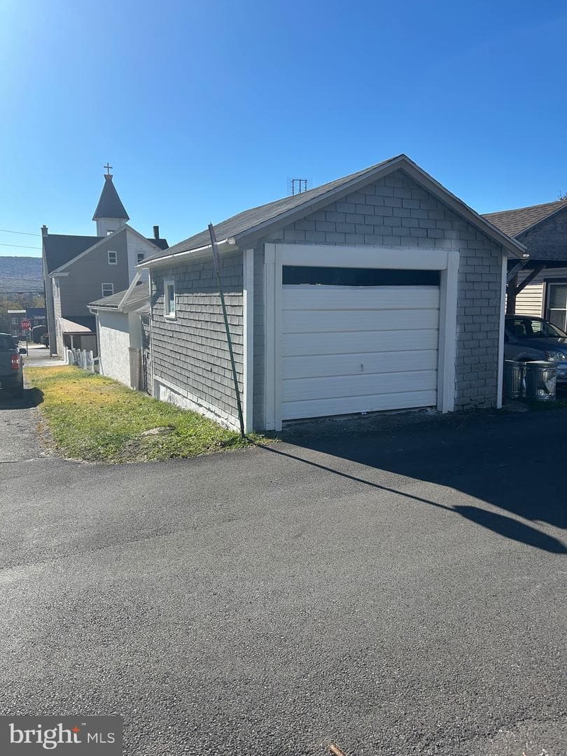 839 E Grand Avenue photo 21