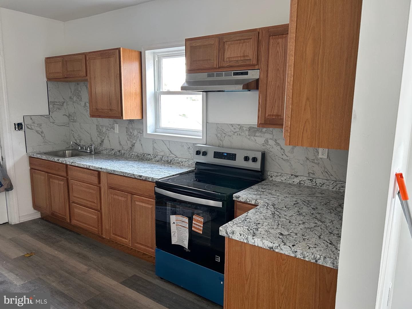 839 E Grand Avenue photo 4