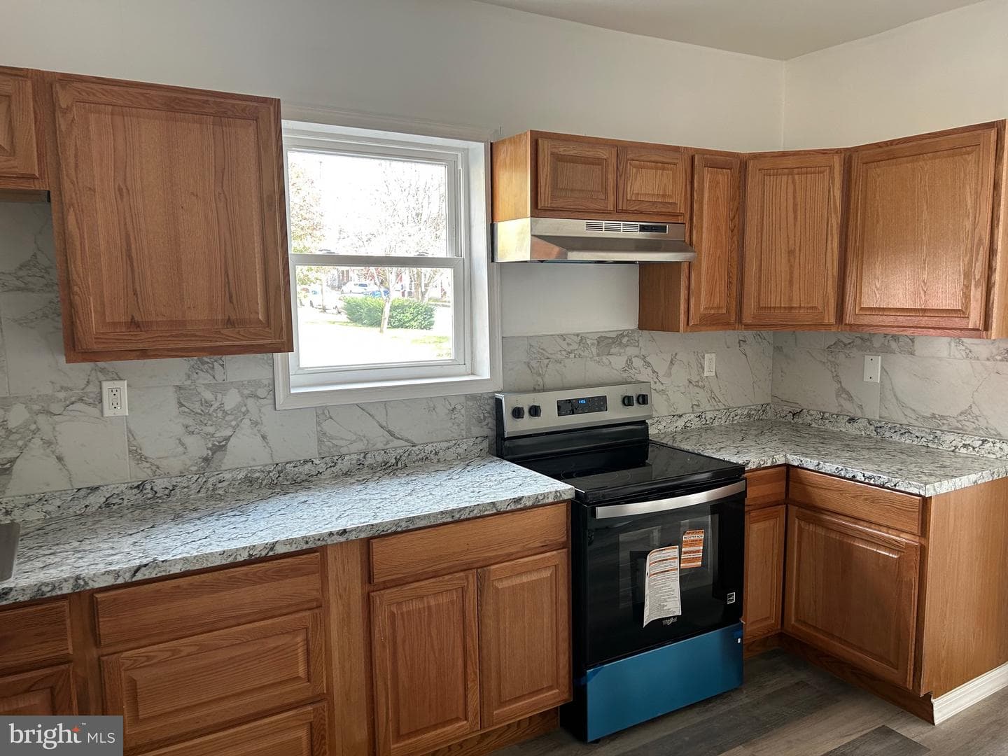 839 E Grand Avenue photo 5
