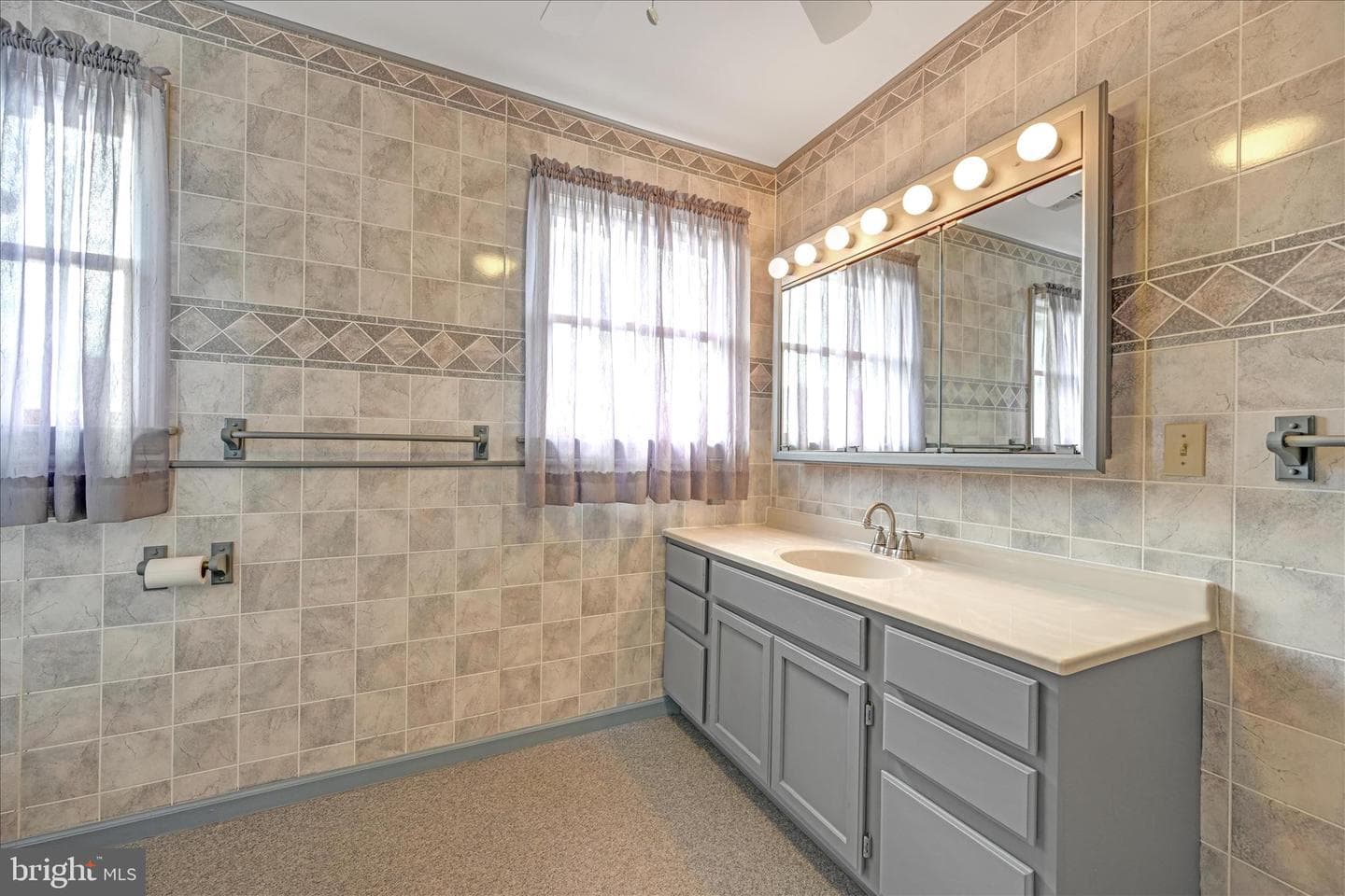 831 Cayuga Cove photo 27