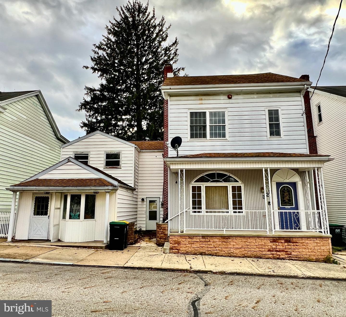 323 N Hobart Street