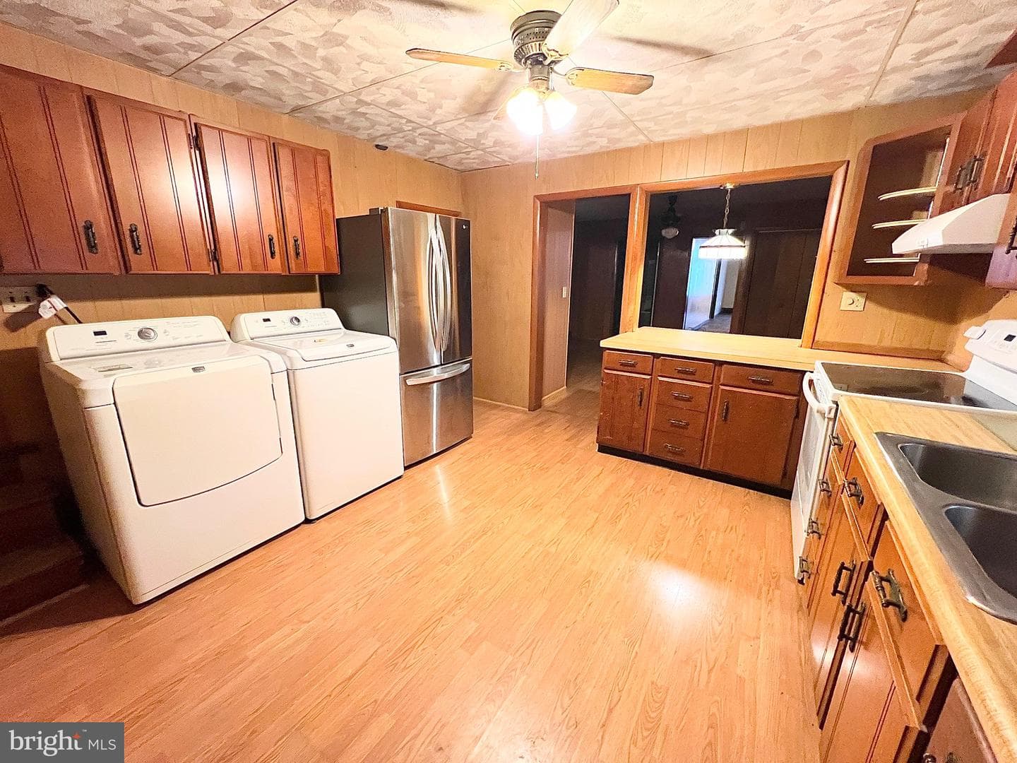323 N Hobart Street photo 16