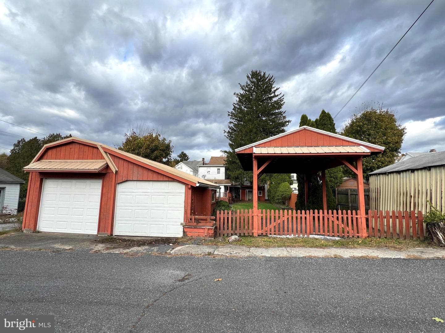 323 N Hobart Street photo 2