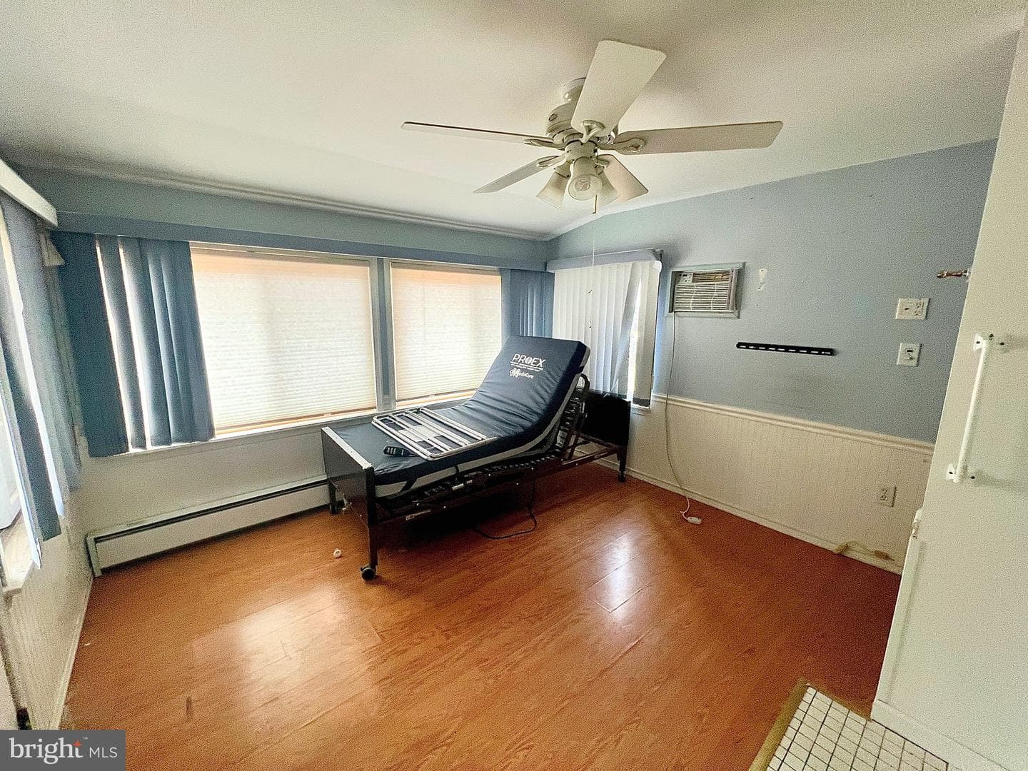 323 N Hobart Street photo 22