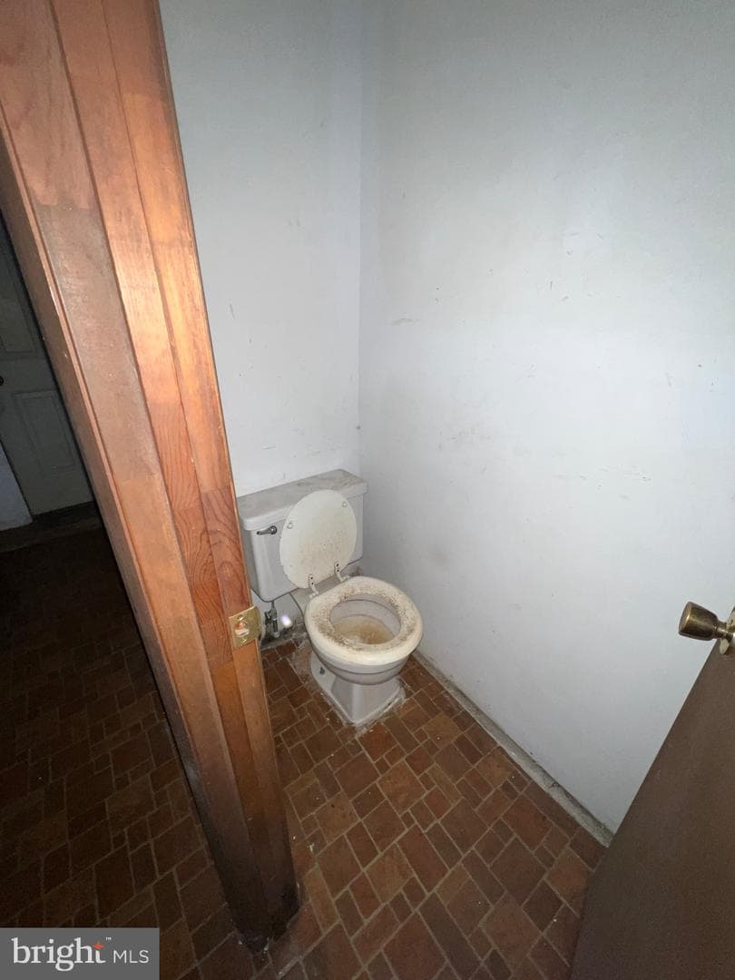 323 N Hobart Street photo 41