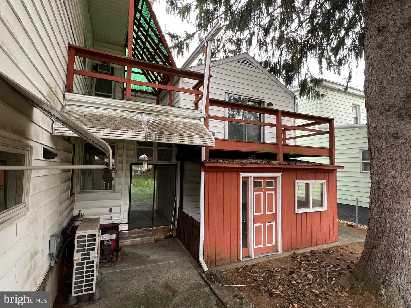 323 N Hobart Street photo 56