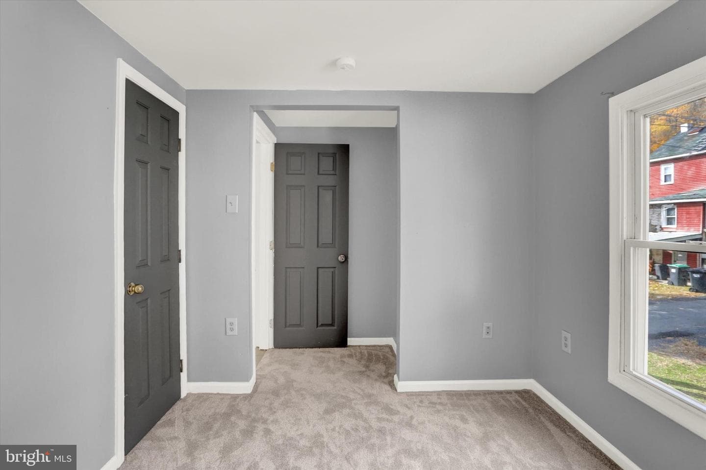 8 Columbia Avenue photo 23