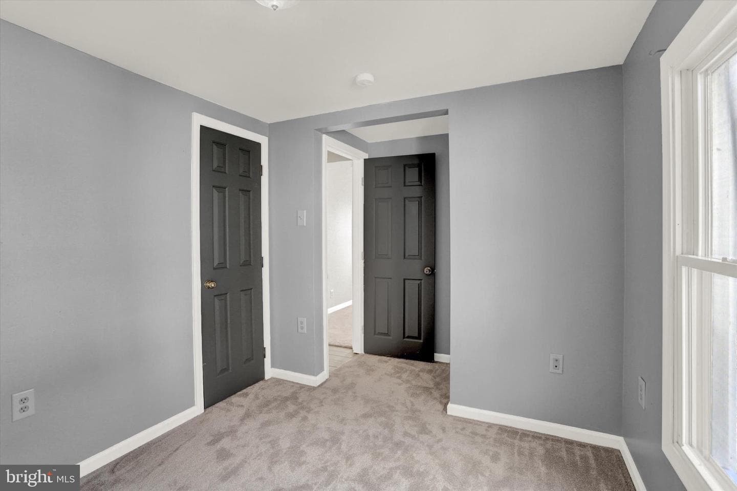 8 Columbia Avenue photo 24