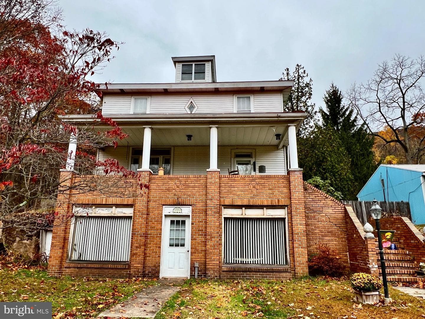992 Fountain Street photo 2