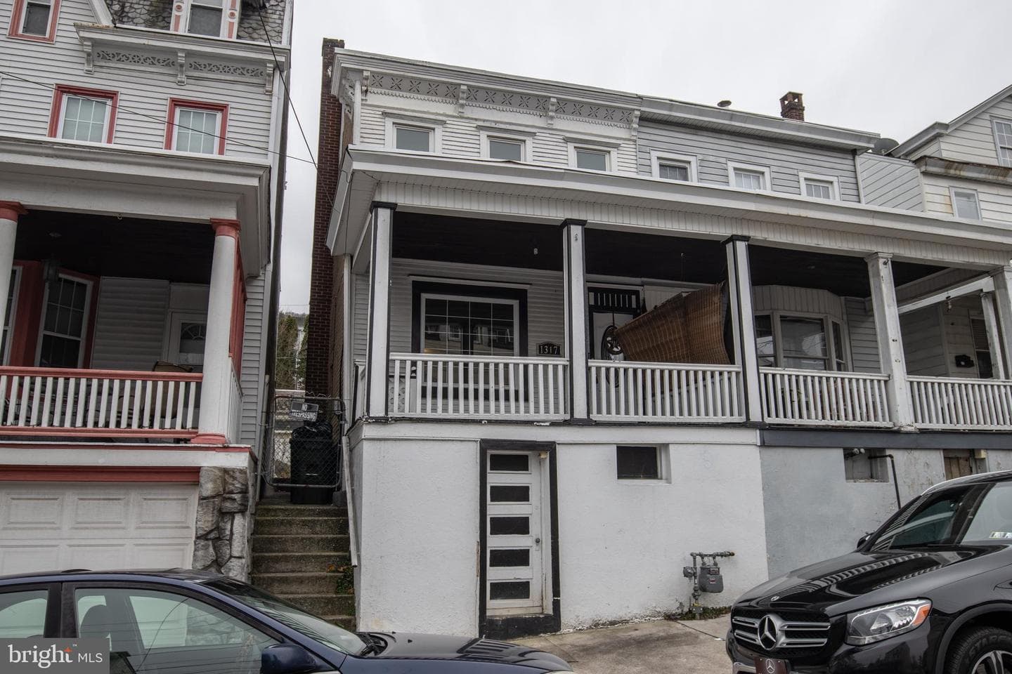 1317 W Norwegian Street photo 3
