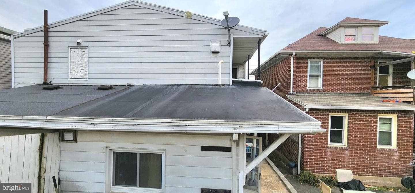 705 W Race Street photo 14