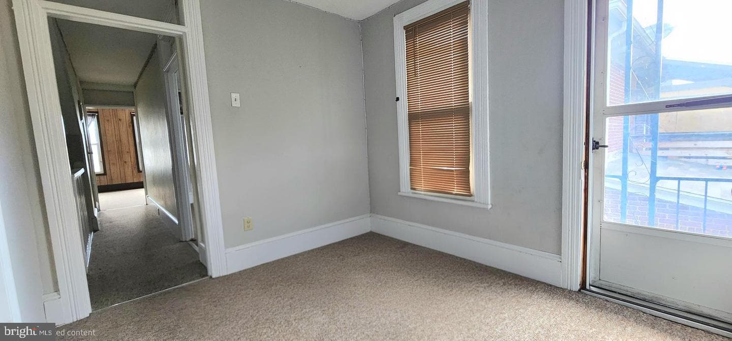 705 W Race Street photo 17