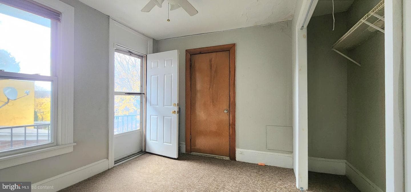 705 W Race Street photo 18