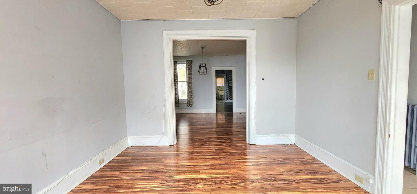 705 W Race Street photo 4