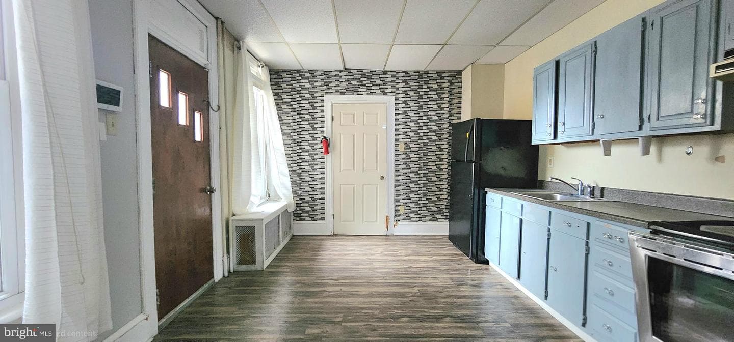 705 W Race Street photo 8