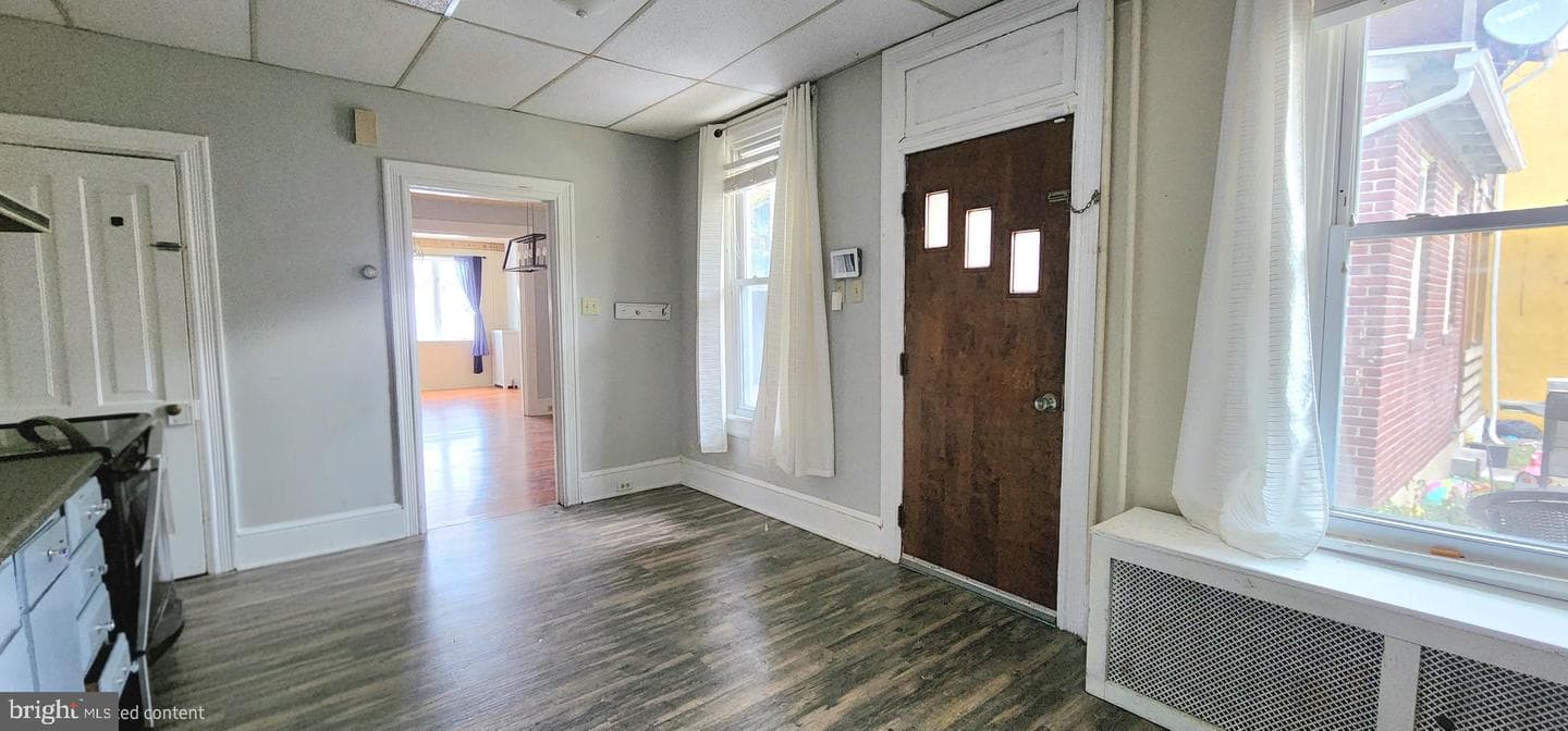 705 W Race Street photo 9