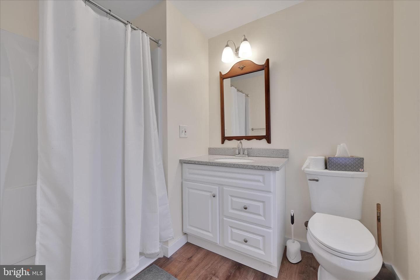 7 N Oak Lane photo 36