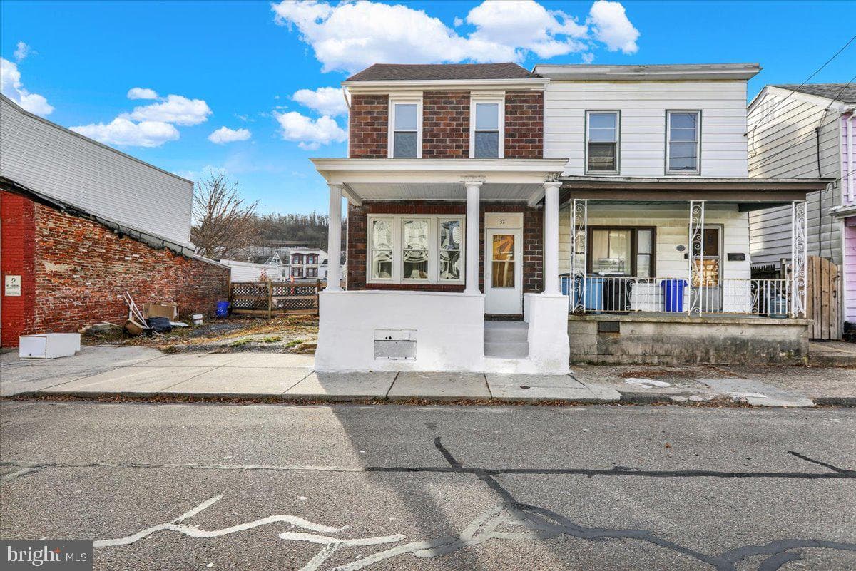 32 S Front Street photo 2