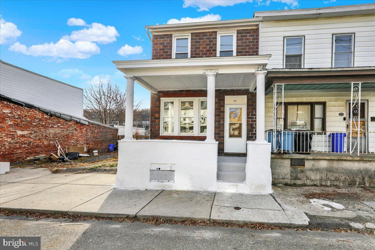 32 S Front Street photo 3